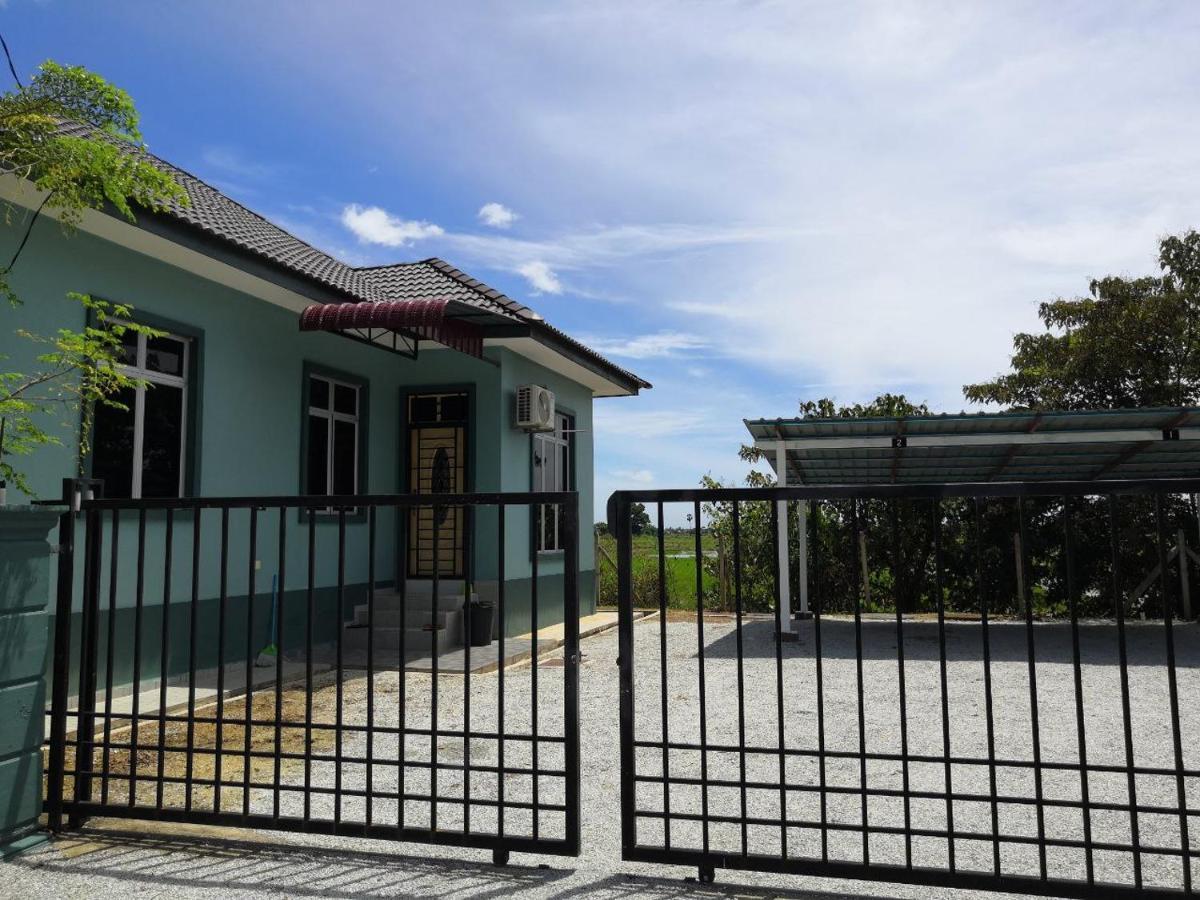 Ummi'S Homestay Besut Кампунґ-Куала-Бесут Екстер'єр фото
