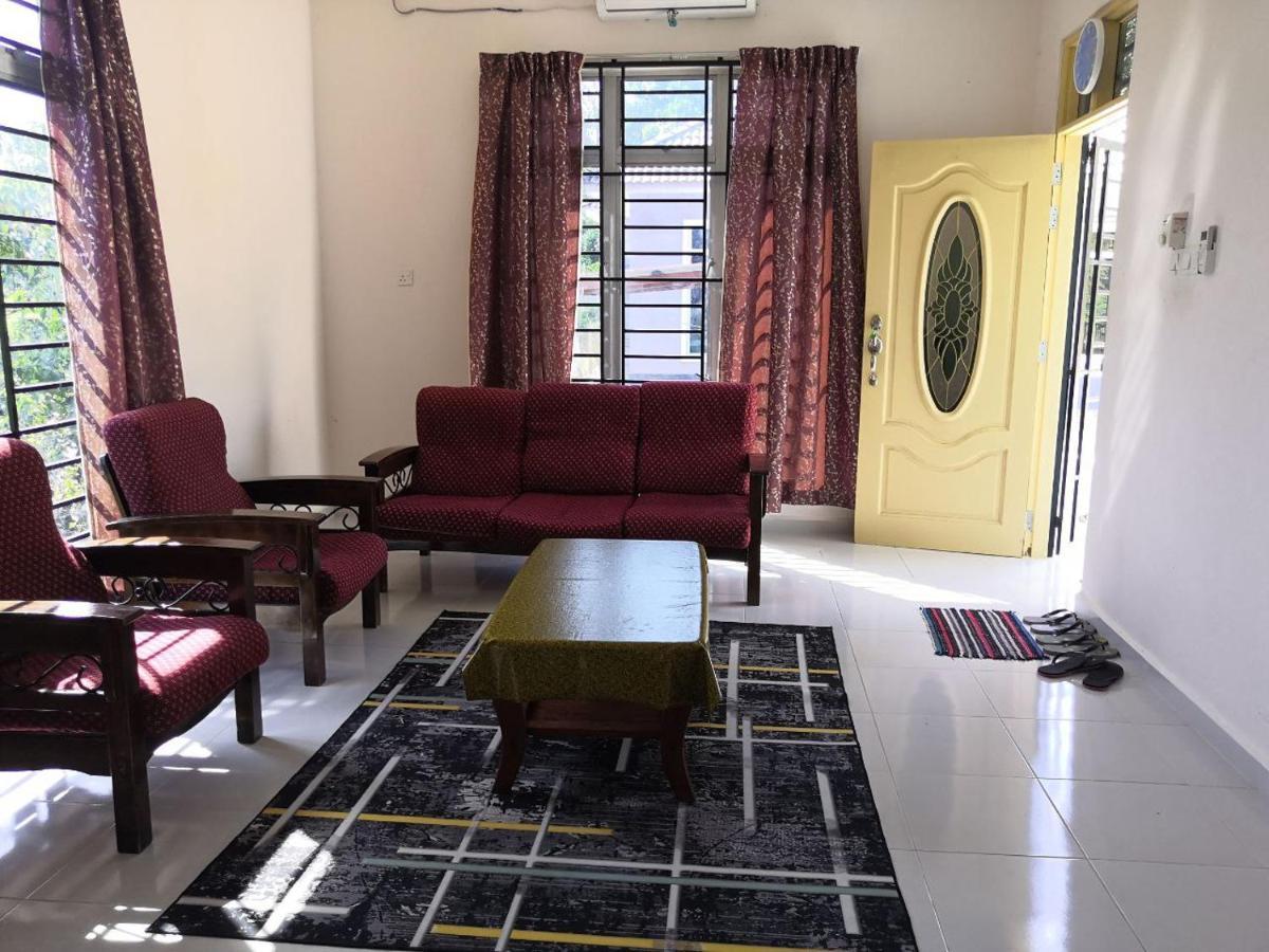 Ummi'S Homestay Besut Кампунґ-Куала-Бесут Екстер'єр фото