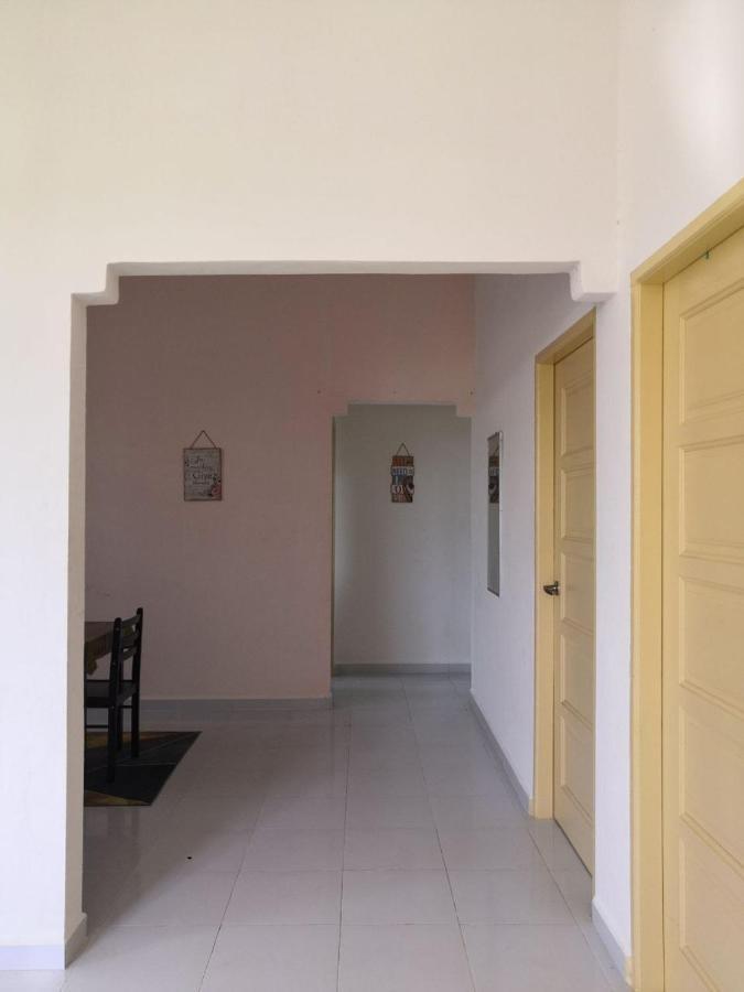 Ummi'S Homestay Besut Кампунґ-Куала-Бесут Екстер'єр фото