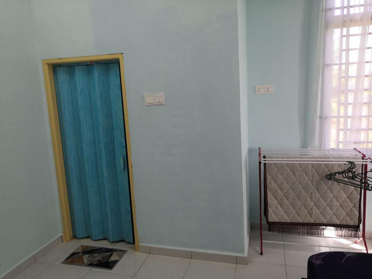 Ummi'S Homestay Besut Кампунґ-Куала-Бесут Екстер'єр фото