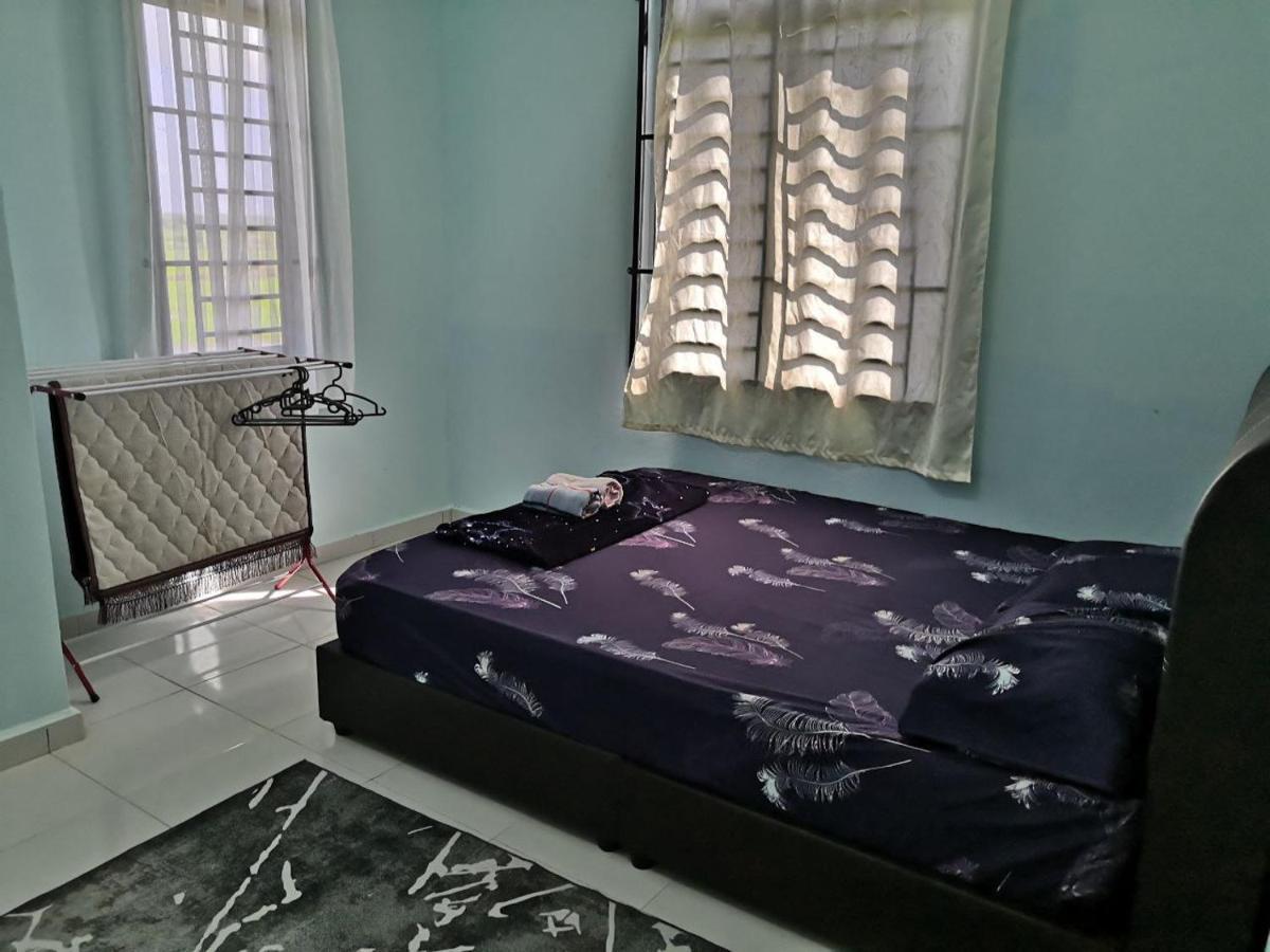 Ummi'S Homestay Besut Кампунґ-Куала-Бесут Екстер'єр фото